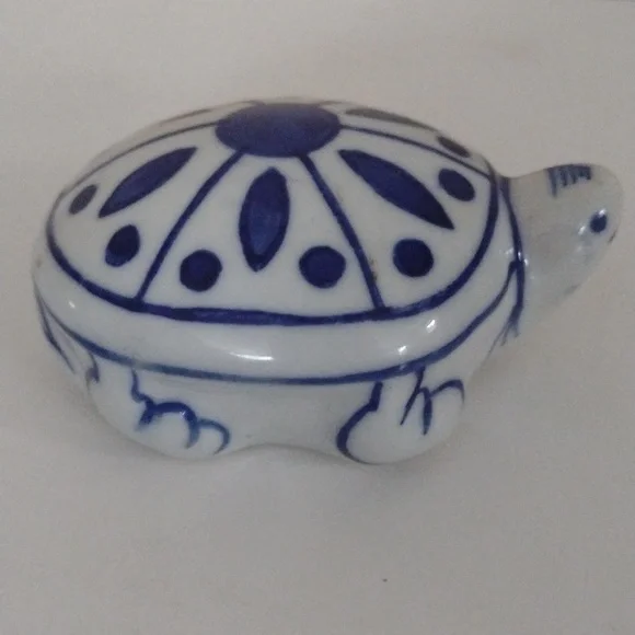 Turtle Chinese Style Hand Painted Blue & White 1" T 2.5 W 3" L - Picture 2 of 6